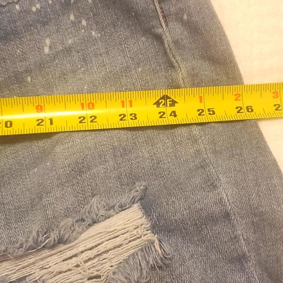 SZ 24W DISTRESSED BOYFRIEND JUDY BLUE JEANS WITH FRAYED HEM - Picture 4 of 11